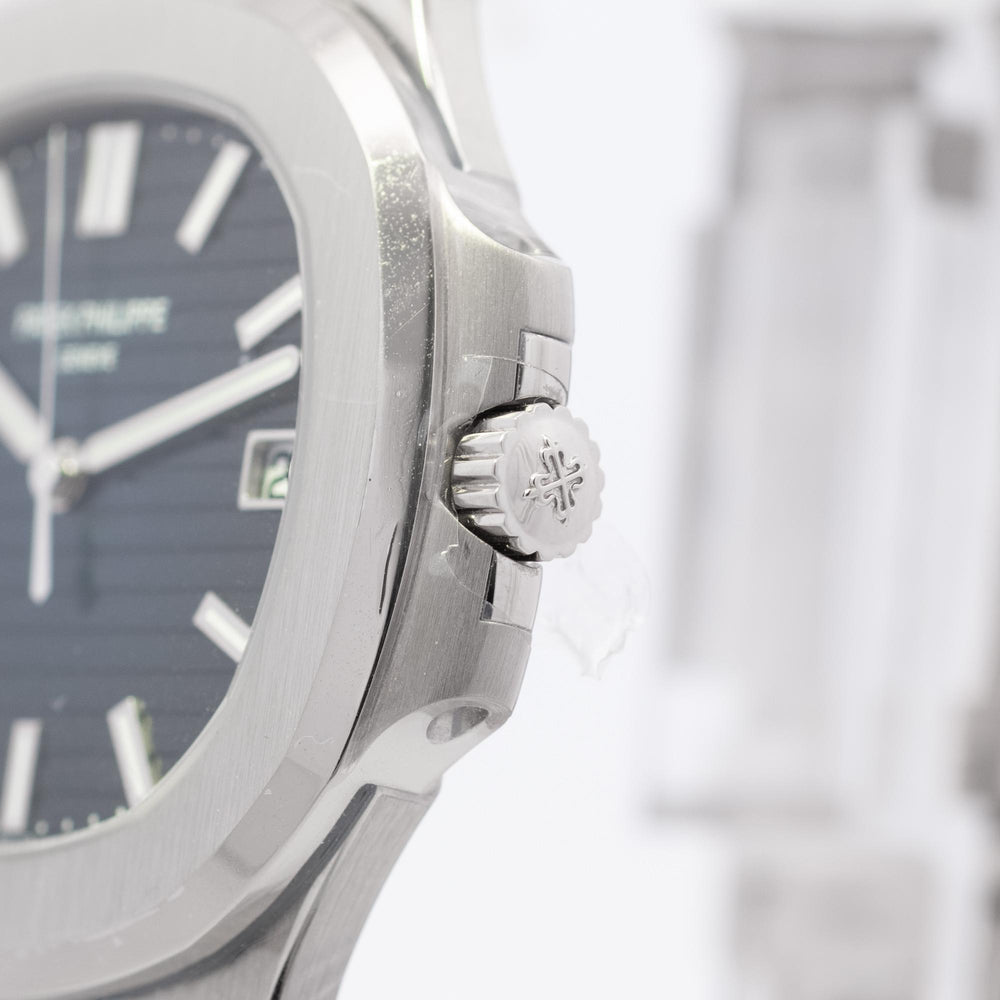 Patek Philippe Nautilus Blue Dial 18kw 5811/1G-001 B&P