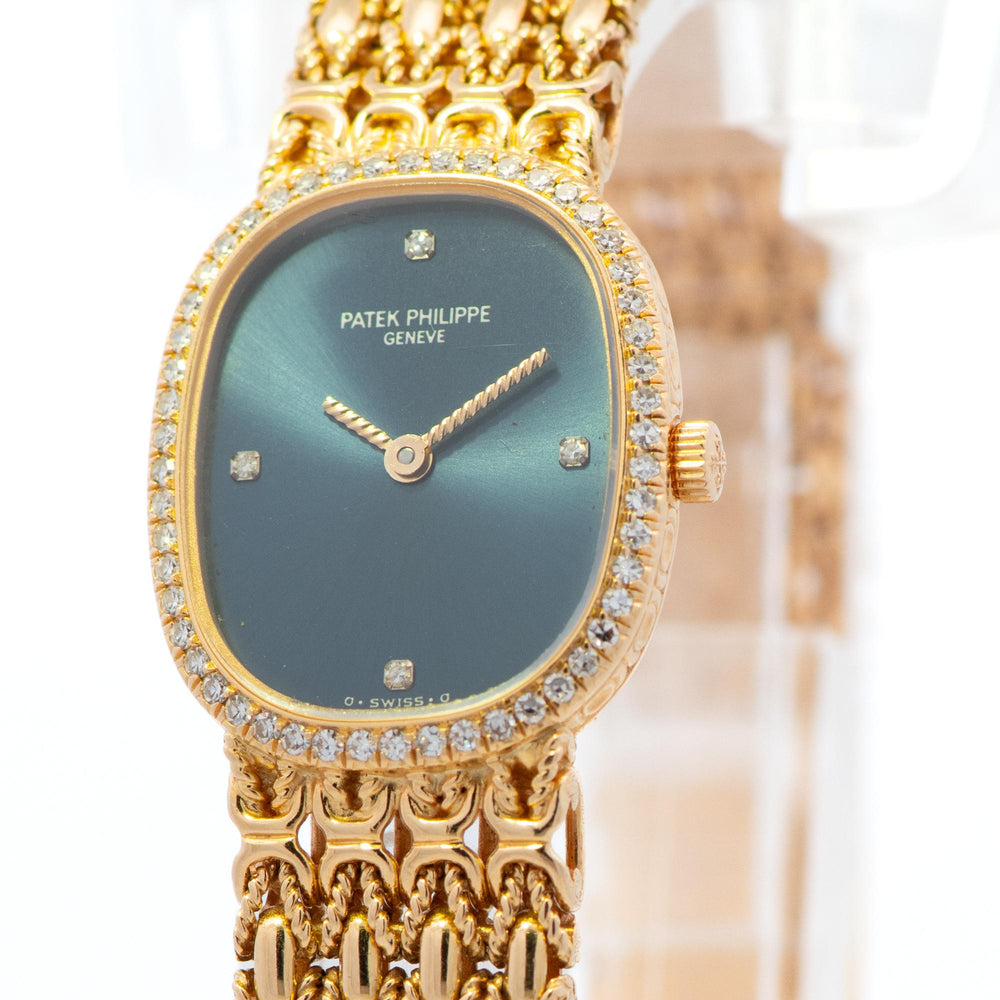 Patek Philippe 4698/001 Calibre E15 quartz Blue Dial