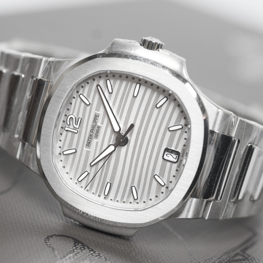 Patek Philippe Ladies Nautilus SS 7118/1A-010 B&P