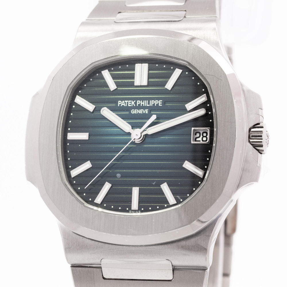 Patek Philippe Nautilus Blue Dial 18kw 5811/1G-001 B&P